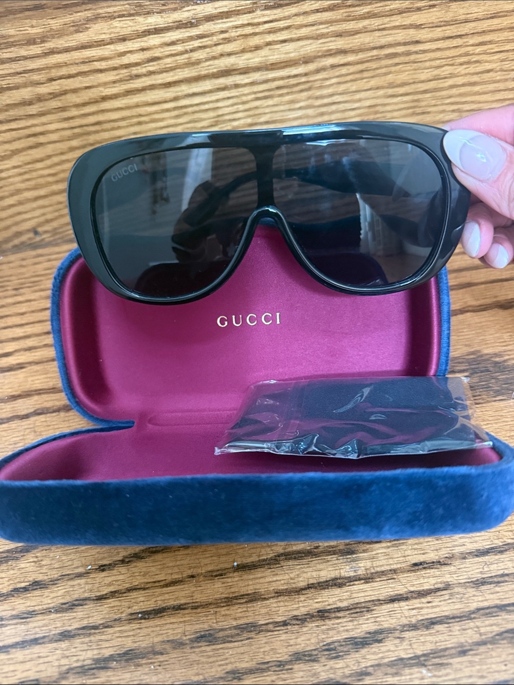 Gucci Women's Black Oversized Shield Sunglasses - Picture 2 of 8